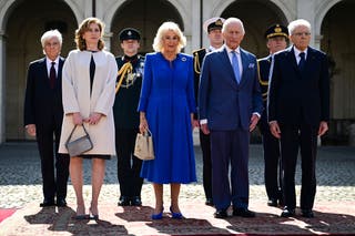 O presidente da Itália, Sergio Mattarella (R), e filha do presidente da Itália, Laura Mattarella (L), receba o Royals